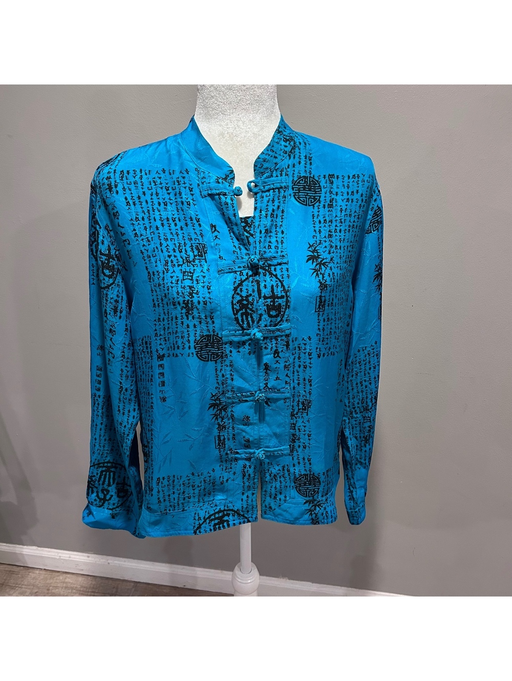 Chico's 100% Silk Asian Inspired Blouse Size 1 Turquoise Mandarin Collar Long Sl